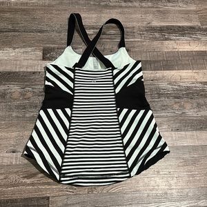 Lululrmon tank top stripped